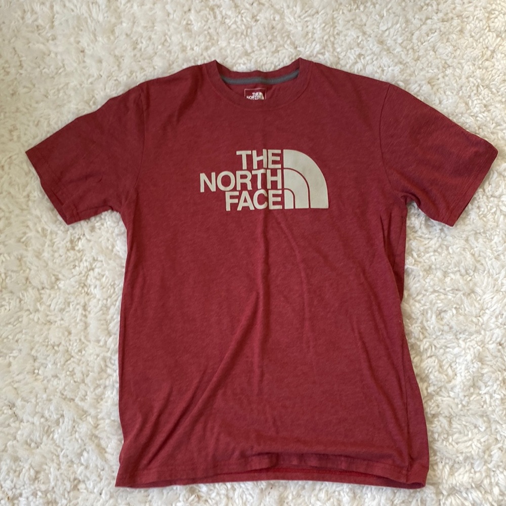 Dark red north face tee